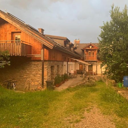 Abgeschiedene Ferienwohnung Im Boehmerwald カシュペルスケー・ホリ エクステリア 写真