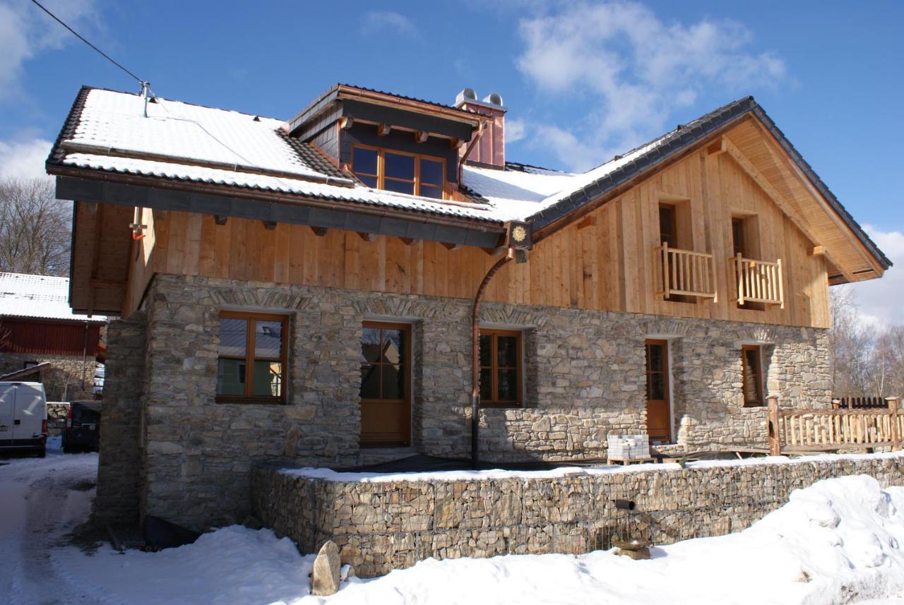 Abgeschiedene Ferienwohnung Im Boehmerwald カシュペルスケー・ホリ エクステリア 写真