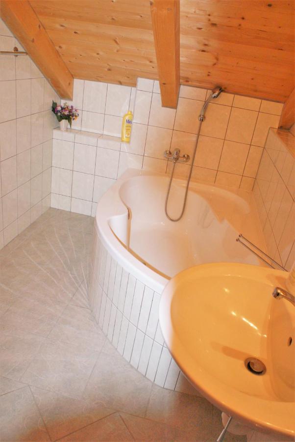 Abgeschiedene Ferienwohnung Im Boehmerwald カシュペルスケー・ホリ エクステリア 写真